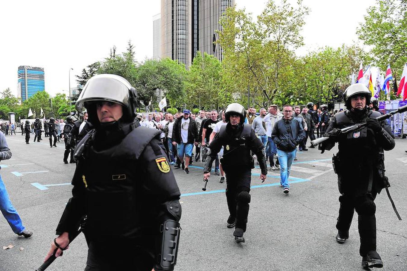 Pelea entre la Policía y los ultras del Legia