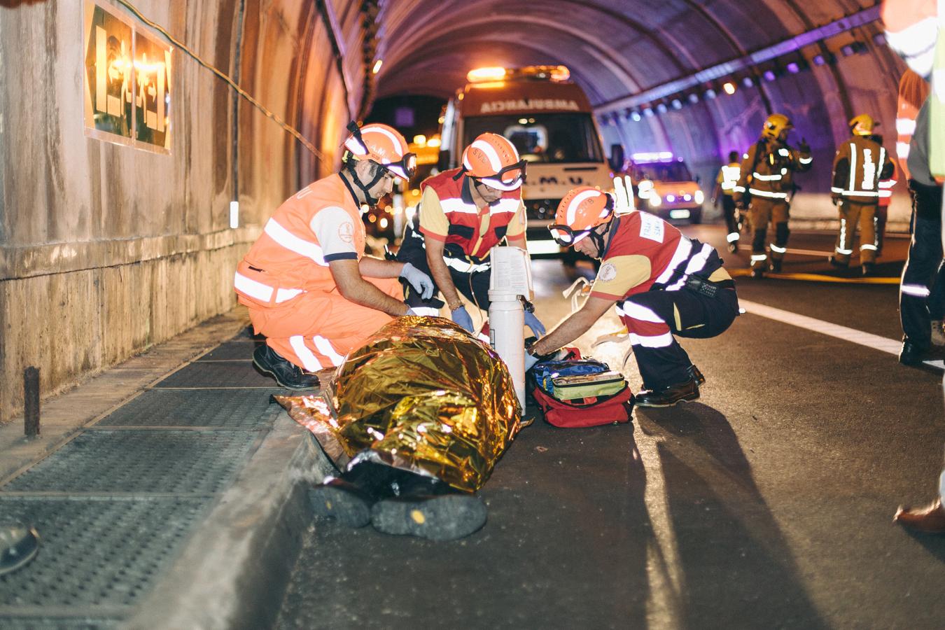 4. Espectacular simulacro de accidente en un túnel de la AP-7. 