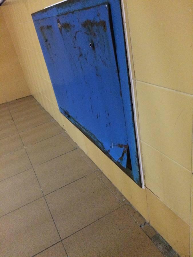 3. Una de las puertas que los amotinados trataron de forzar para escapar del centro