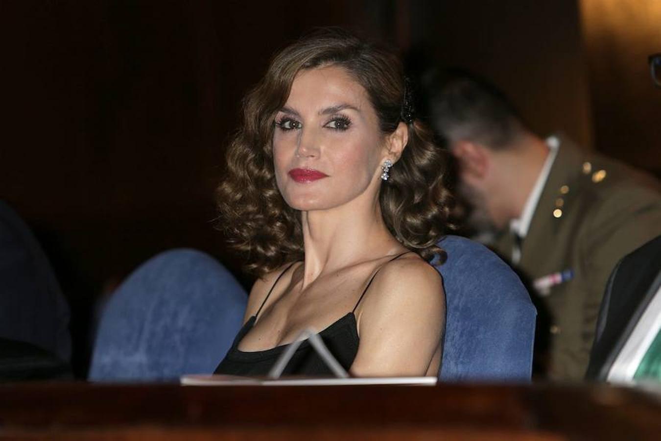 La Reina sentada esperando que empiece el XXV Concierto de los Premios Príncipe de Asturias.. 