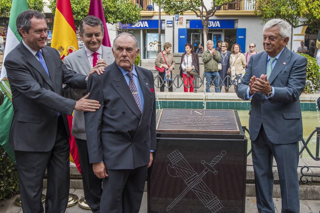 Inauguración del monolito en honor a la Guardia Civil en la Concordia