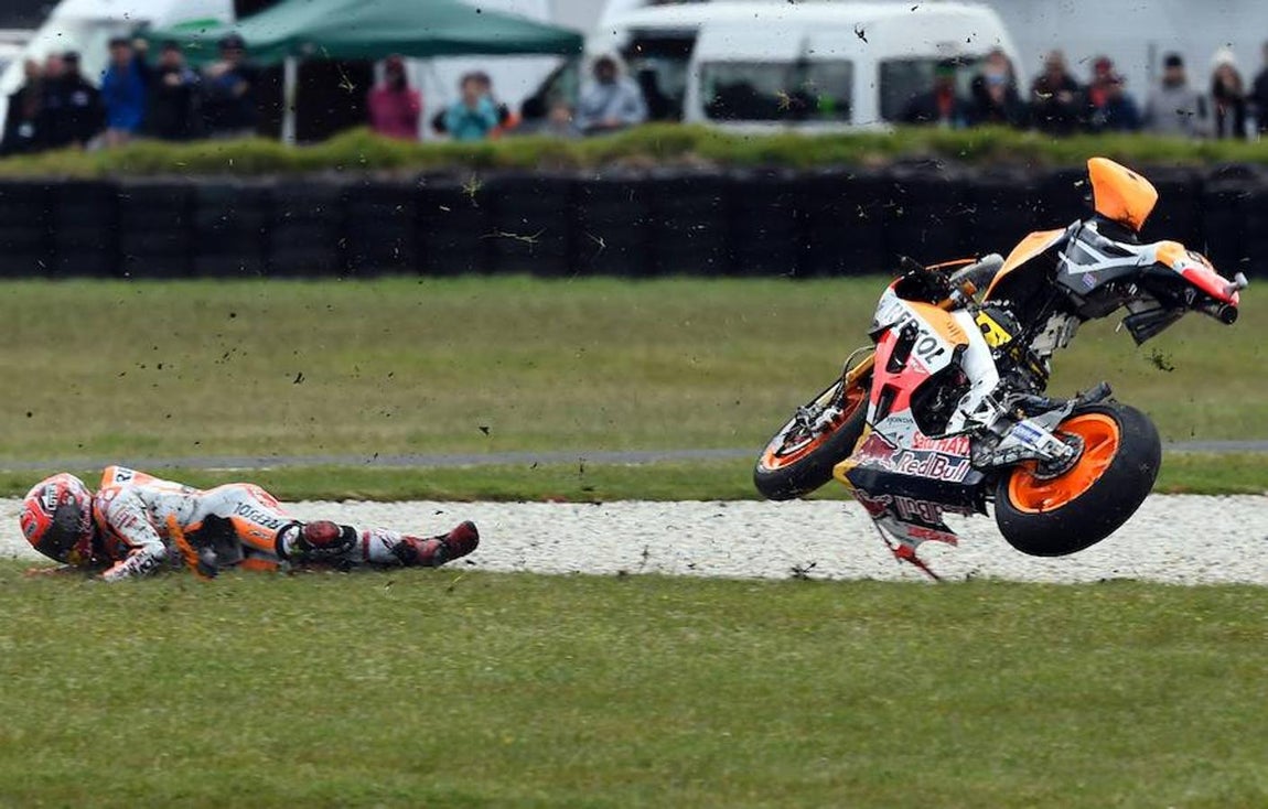 La caída de Marc Márquez en Phillip Island, en imágenes