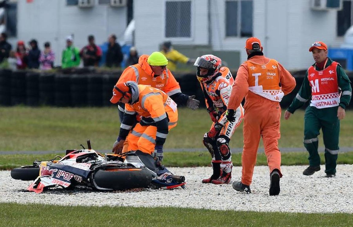 La caída de Marc Márquez en Phillip Island, en imágenes
