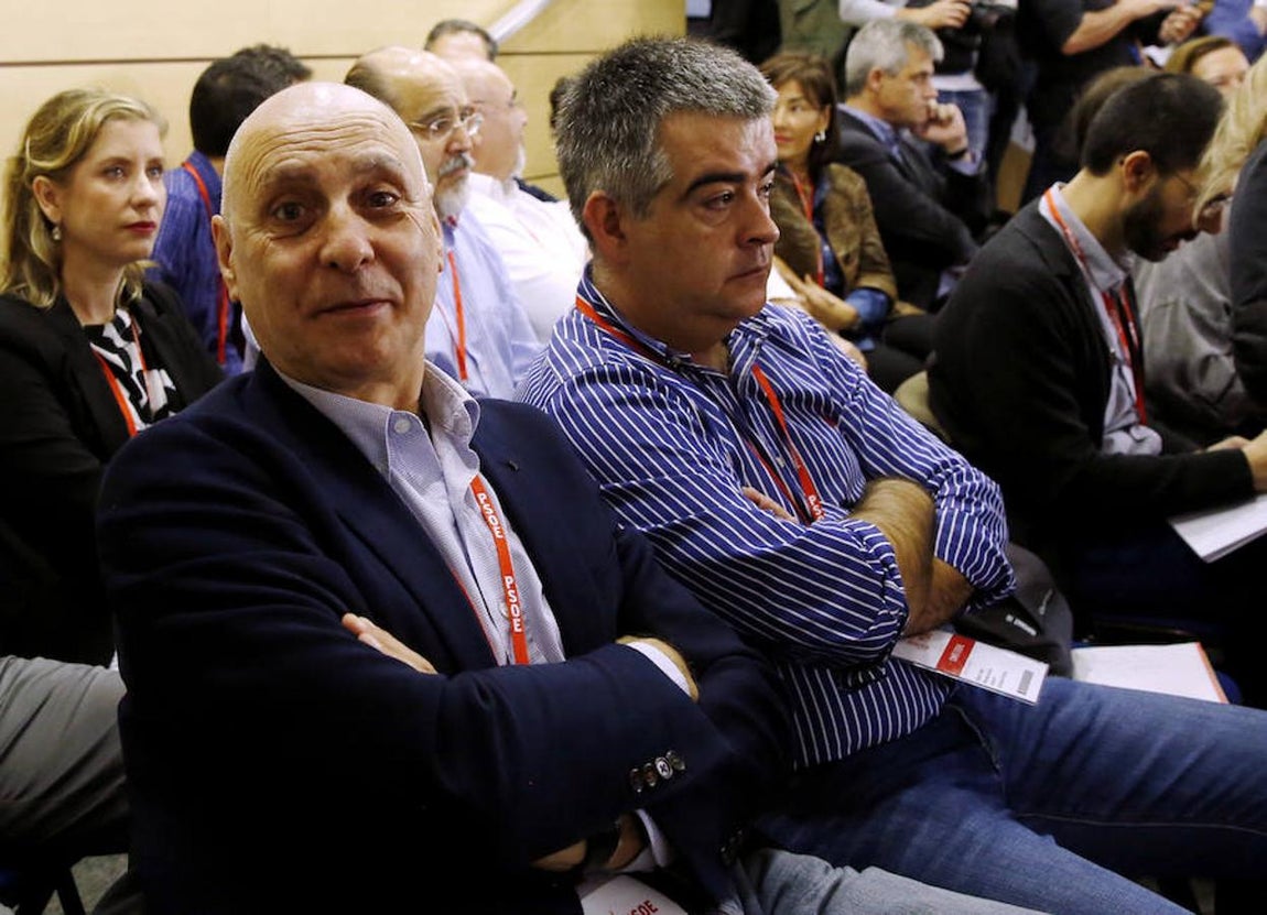 Rodolfo Ares, poco antes de que diera comienzo esta mañana la reunión del Comité Federal del partido.. 