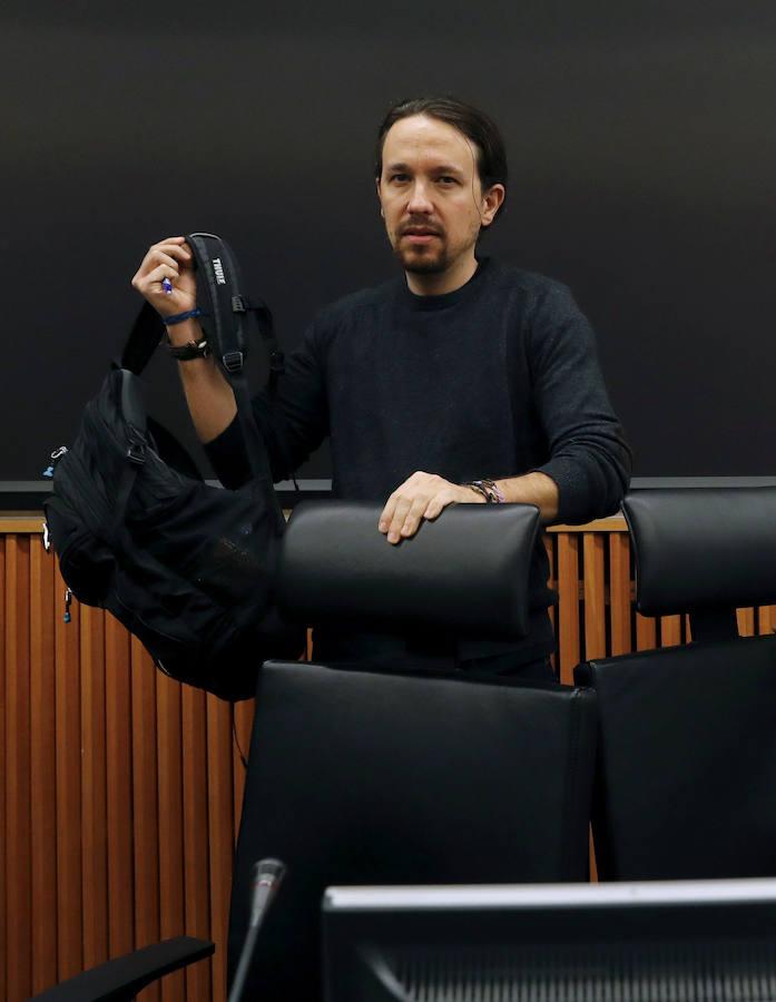 El líder de Podemos, Pablo Iglesias, a su llegada a la reunión del grupo parlamentario esta tarde en el Congreso.. 