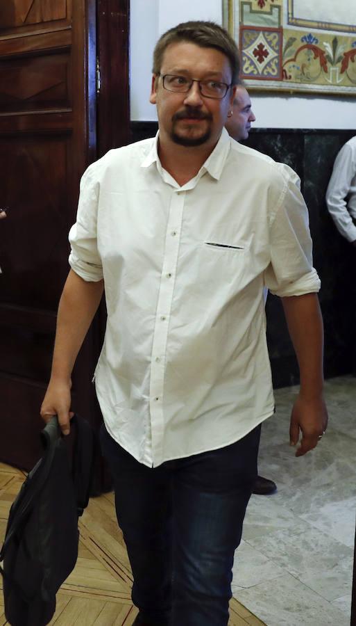 El diputado de En Comú Podem Francesc Xavier Domènech a su llegada a la reunión.. 