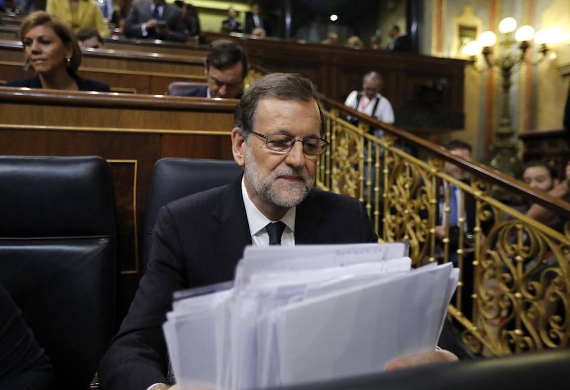 Rajoy, en su escaño del hemiciclo del Congreso de los Diputados.. 