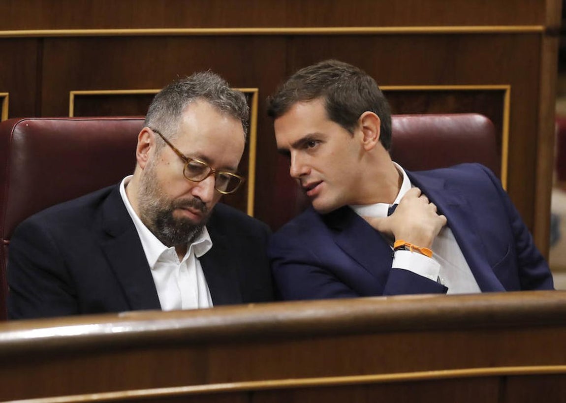 El presidente de Ciudadanos, Albert Rivera, y el portavoz parlamentario de la formación, Juan Carlos Girauta.. 