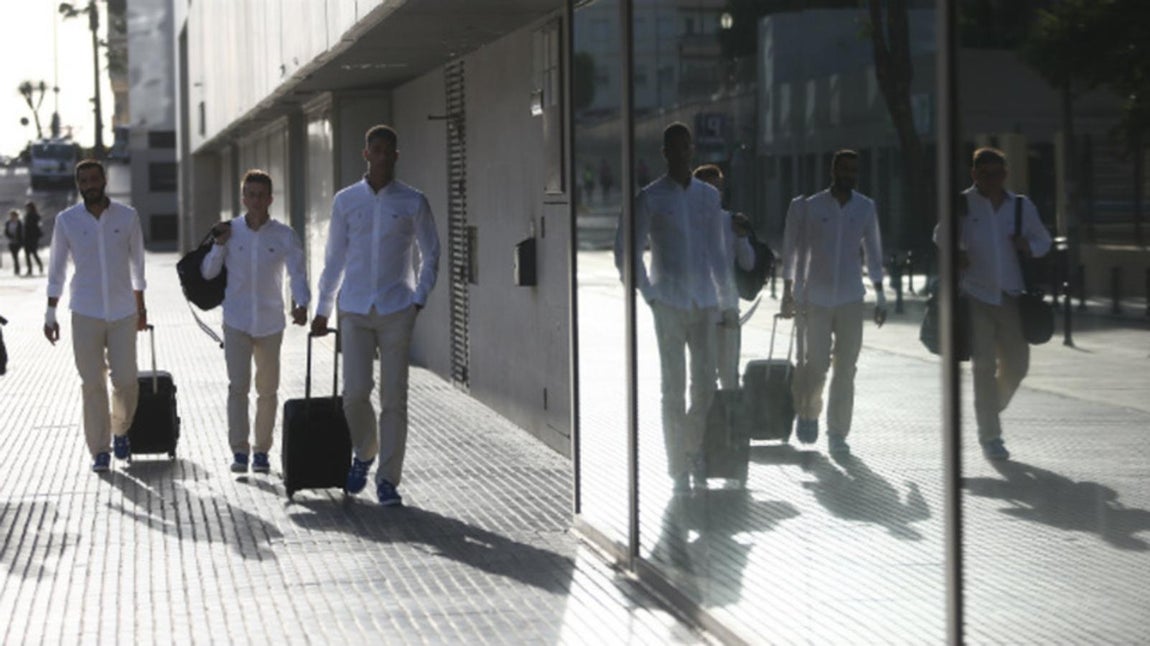 FOTOS: Salida del Cádiz CF hacia Galicia