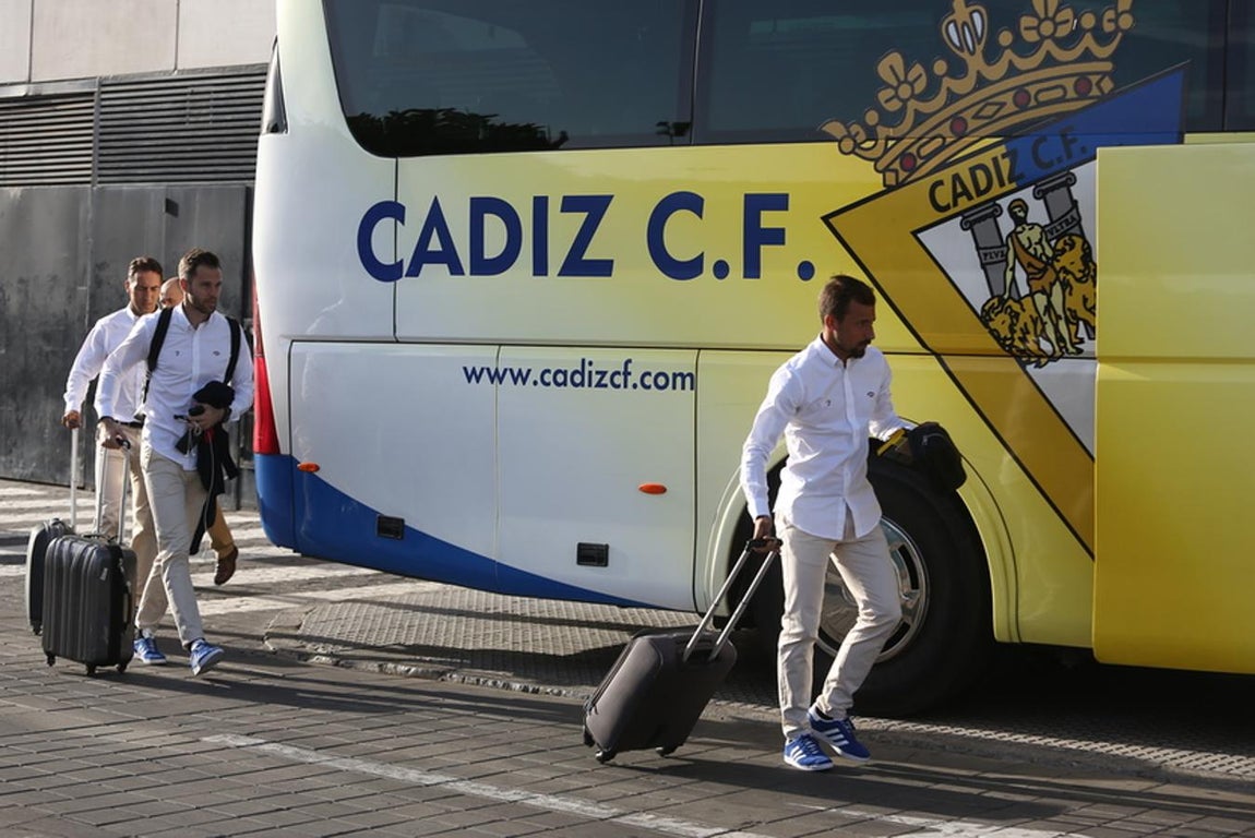 FOTOS: Salida del Cádiz CF hacia Galicia