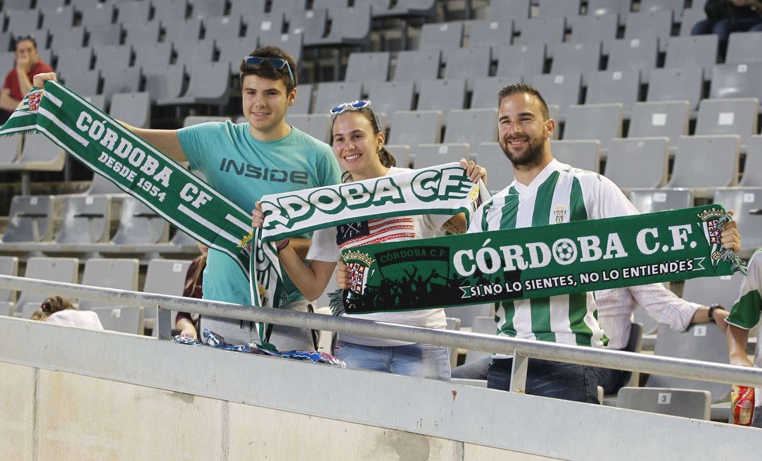 El ambiente en las gradas del Nuevo Arcángel en el Córdoba-Valladolid