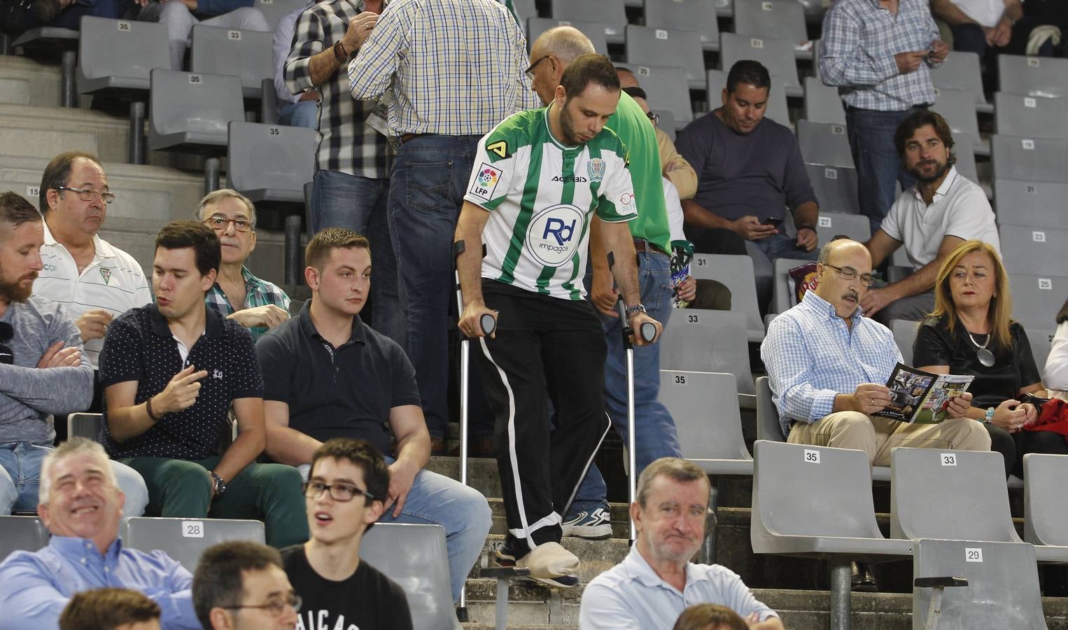 El ambiente en las gradas del Nuevo Arcángel en el Córdoba-Valladolid