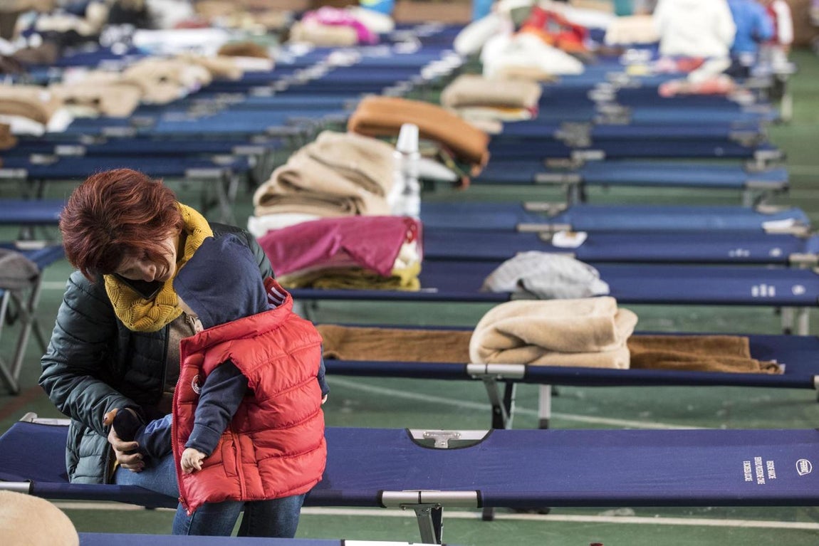 Los pabellones deportivos se han reconvertido en albergues temporales. 