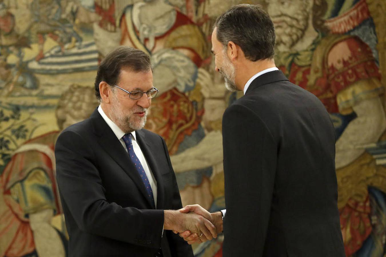 Rajoy, el primer presidente que jura ante Don Felipe