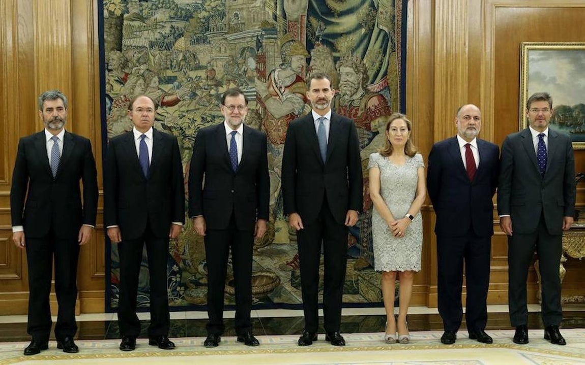 Rajoy, el primer presidente que jura ante Don Felipe