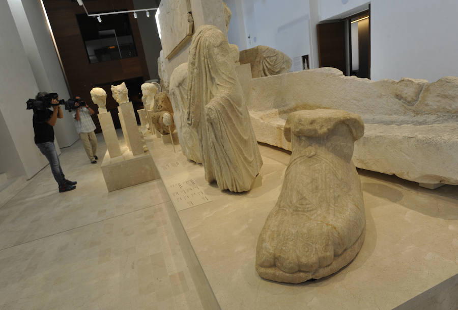 Estatuas del yacimiento de Cármata. 