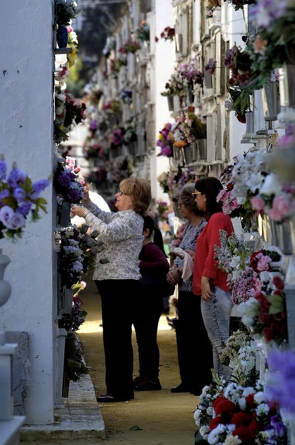 El Día de Todos los Santos todavía resiste a Halloween