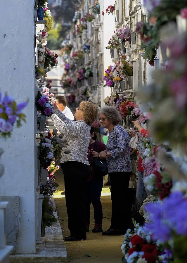 El Día de Todos los Santos todavía resiste a Halloween