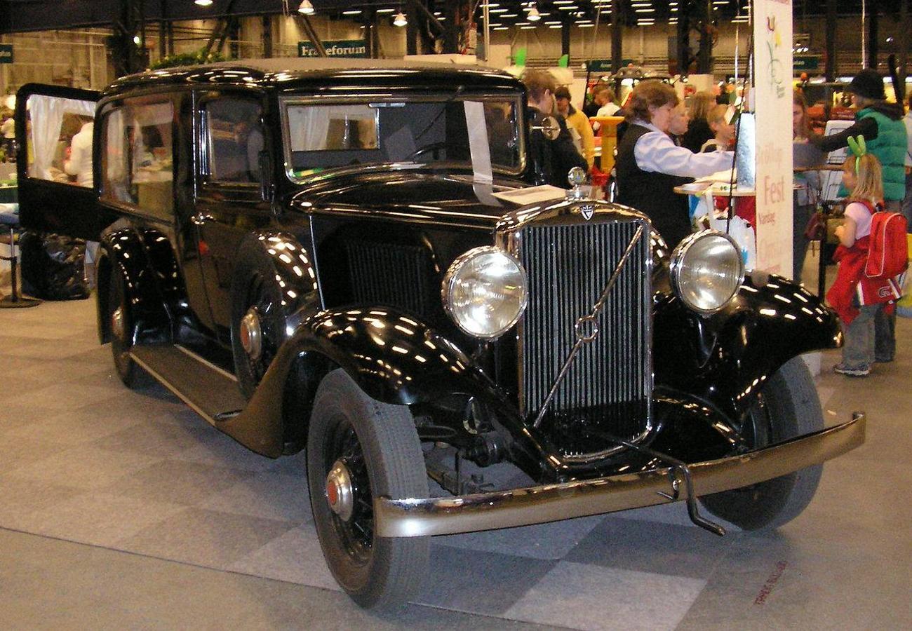 Coche fúnebre de la marca Volvo