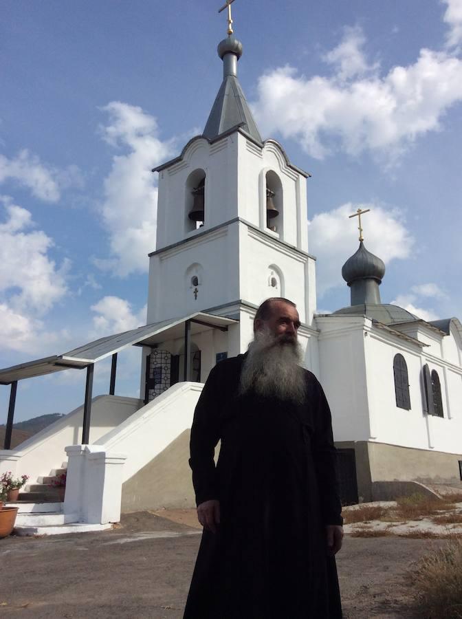 El padre Serguéi, es el líder espiritual de la comunidad de Viejos Creyentes que habitan Desyatnikovo. En Siberia viven alrededor de 150.000 miembros de este grupo religioso. 