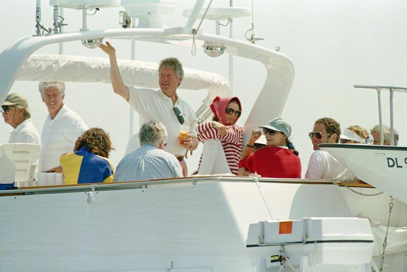 Hillary Clinton ganó notoriedad a nivel nacional por primera vez cuando su marido se convirtió en un candidato para la nominación presidencial demócrata de 1992. 