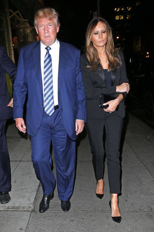 La modelo se cambió el nombre y pasó a llamarse Melania Knauss, y se radicó en Nueva York en 1996. Dos años después conoció a su futuro marido en una fiesta en Manhattan, en la que Trump, recién separado, le pidió a la modelo, que era 24 años menor, su número de teléfono. 