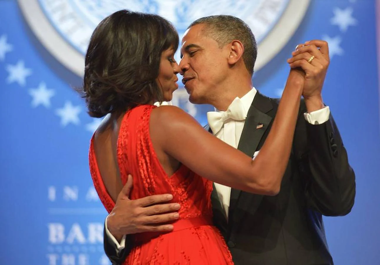 La pareja fue conocida por primera vez cuando comenzó la campaña electoral en 2007, pero la historia de los Obama comenzó casi dos décadas antes. 