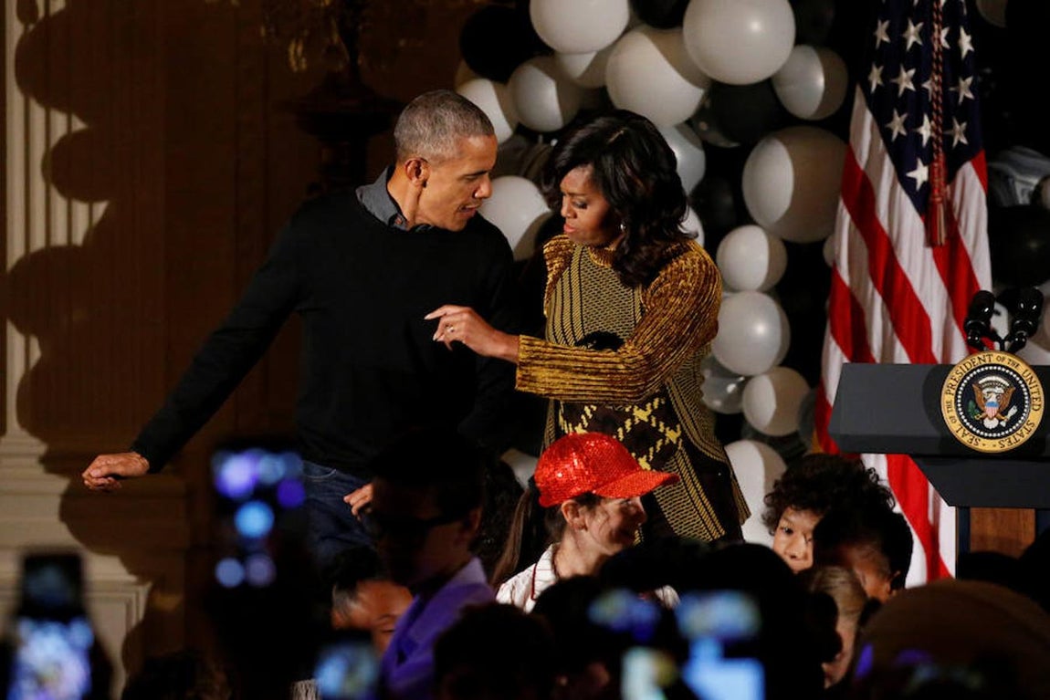 El pasado mes de septiembre, Michelle Obama realizó un discurso en Carolina del Norte en el que decía: «Entre hoy y el 4 de noviembre, el liderazgo de las mujeres va a ser absolutamente esencial para el resultado de estas elecciones, y gracias a Dios, porque las mujeres pueden lograr que se haga». 