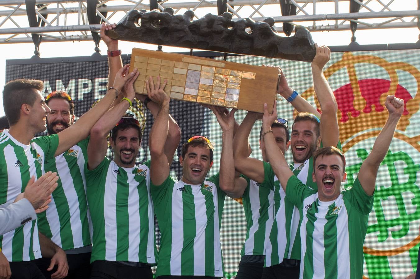 El Betis completó los seis mil metros de la prueba con algo más de veinte segundos de antelación sobre el conjunto sevillista