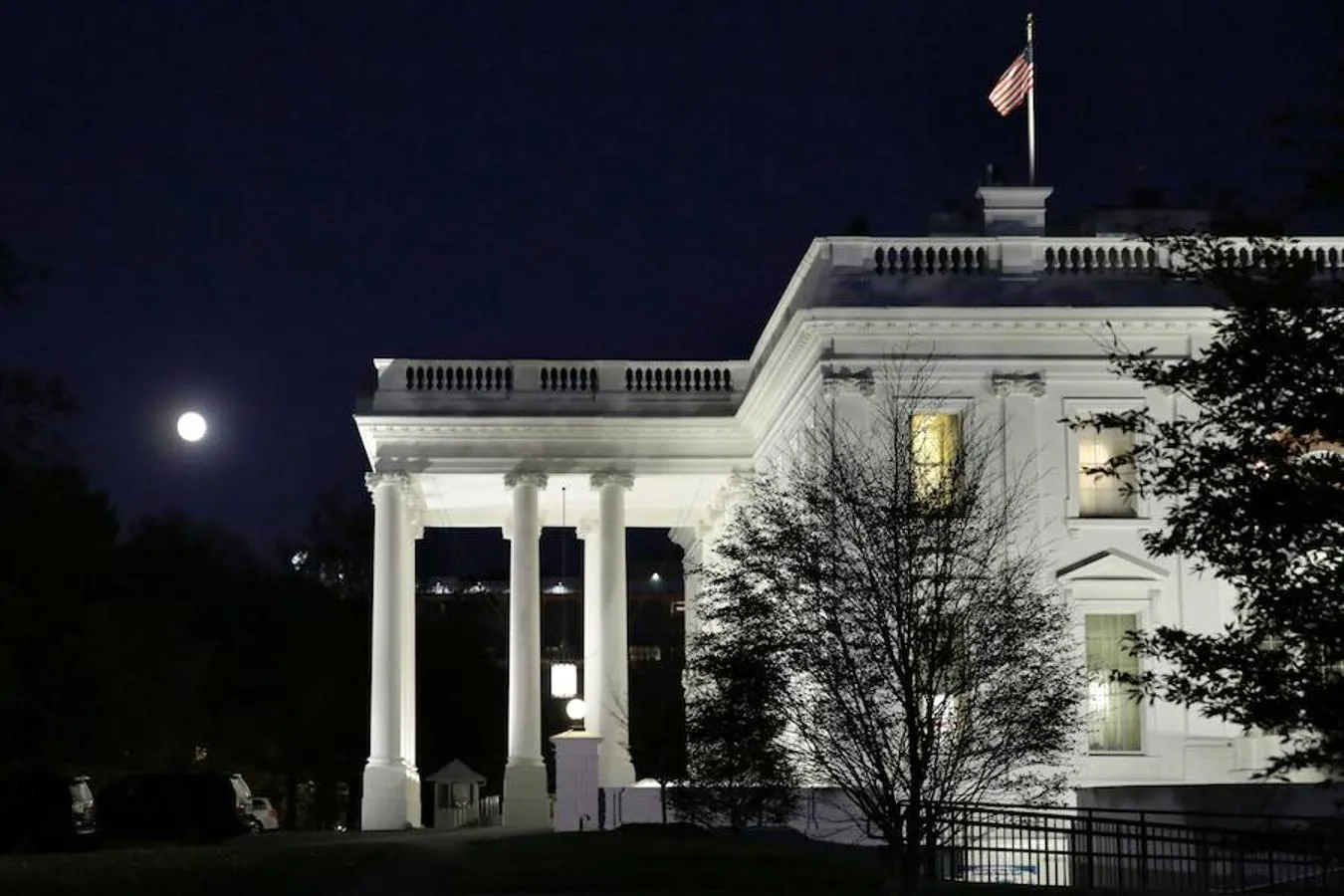 La Casa Blanca iluminada por la superluna