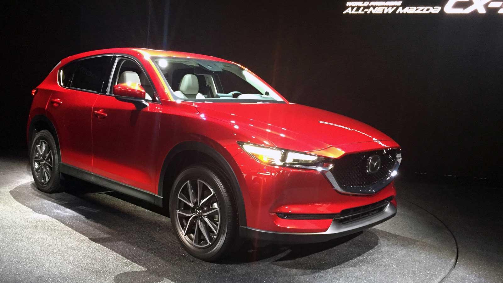 Entre las primicis de LA Auto Show, la nueva (y más liviana y tecnológica) edición del SUV medio Mazda MX-5