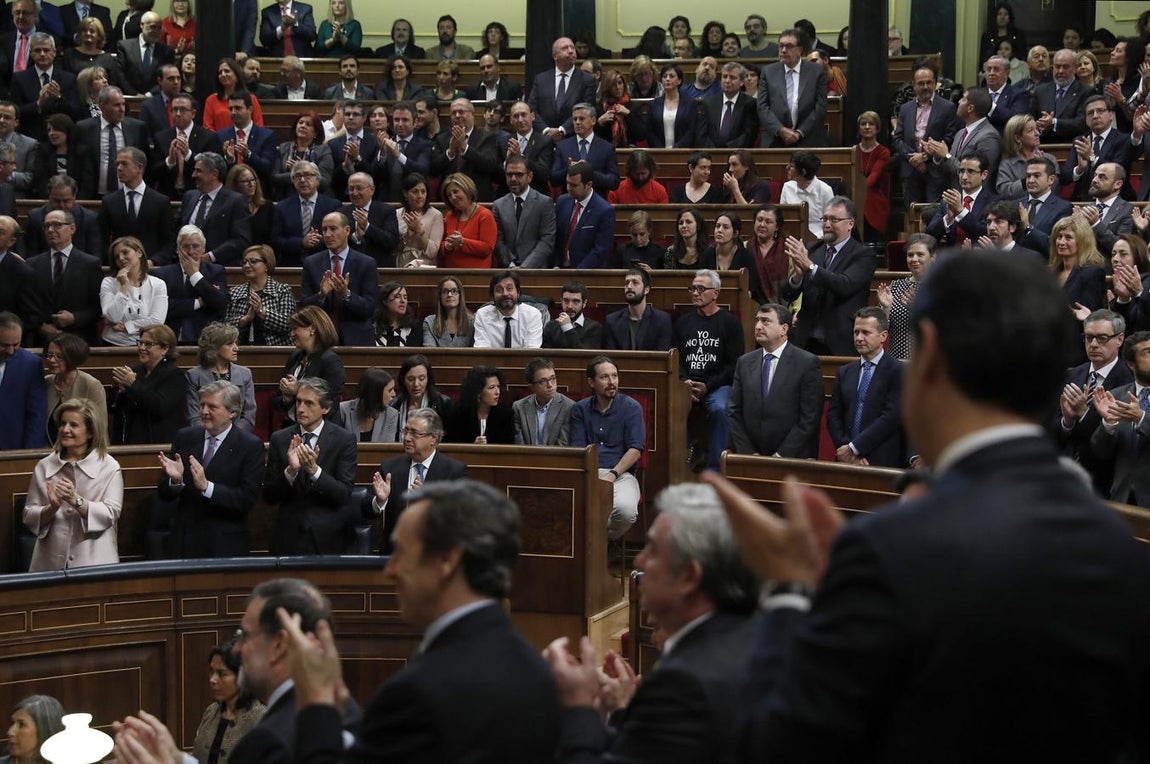 Diputados y senadores al término del discurso pronunciado por el rey Felipe VI. 