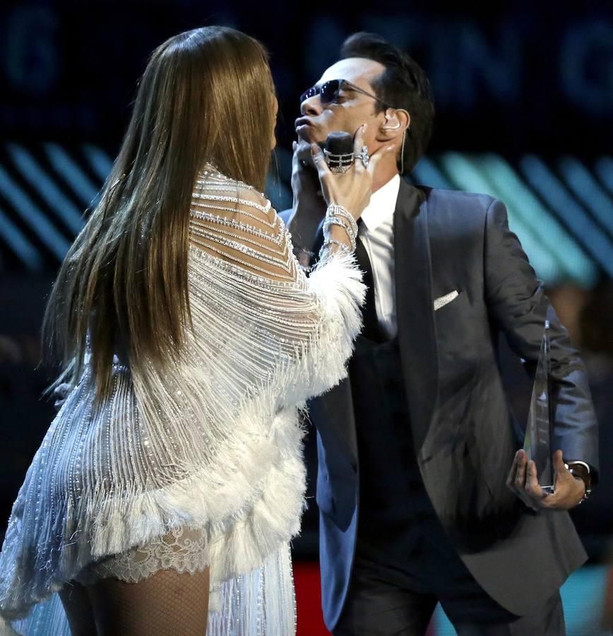 El reencuentro en el escenario de Jennifer López y Marc Anthony ha sido uno de los grandes momentos de la noche. 