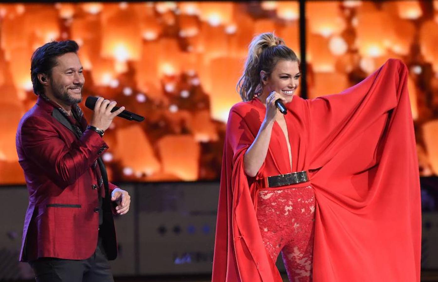 Diego Torres y Rachel Platten, en una de las actuaciones de la noche. 