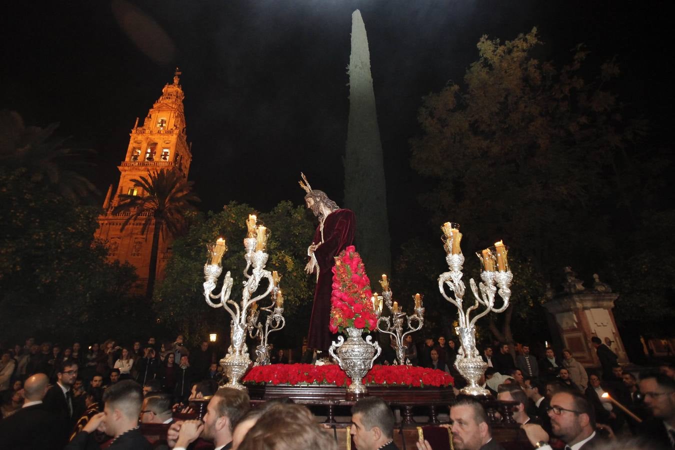 Estampas del Vía Crucis del Señor del Silencio a la Catedral de Córdoba