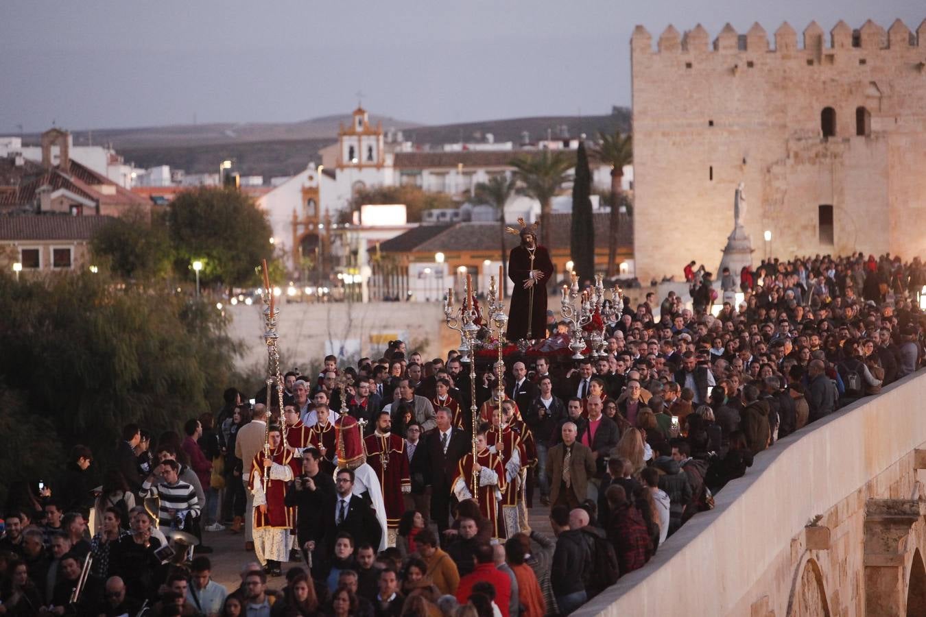 Estampas del Vía Crucis del Señor del Silencio a la Catedral de Córdoba