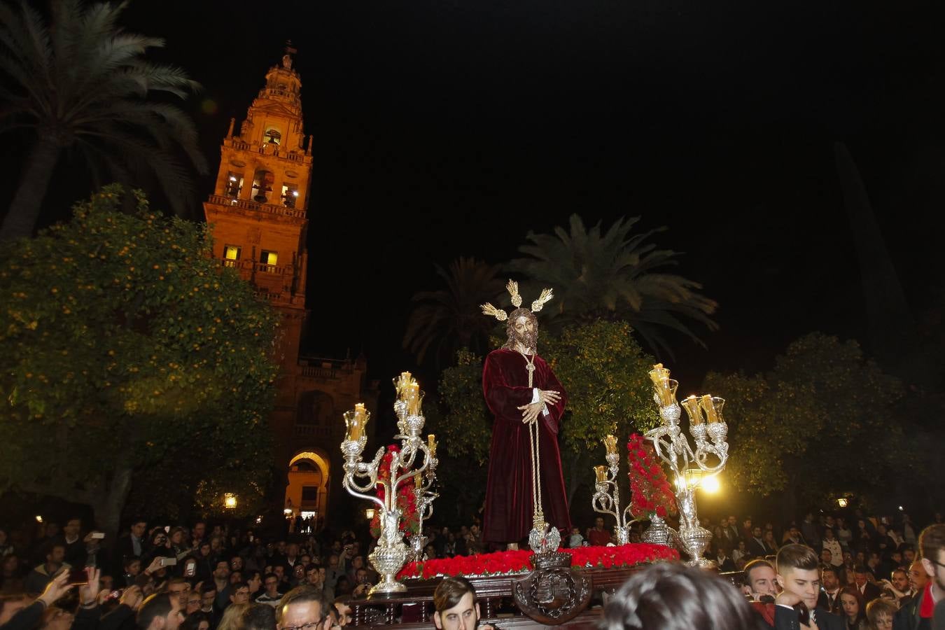 Estampas del Vía Crucis del Señor del Silencio a la Catedral de Córdoba