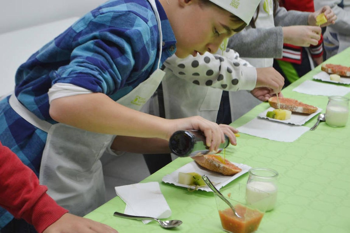 Más de 300 escolares de Castilla-La Mancha «Desayunan con Imaginación» en la Escuela de Hostelería de Toledo