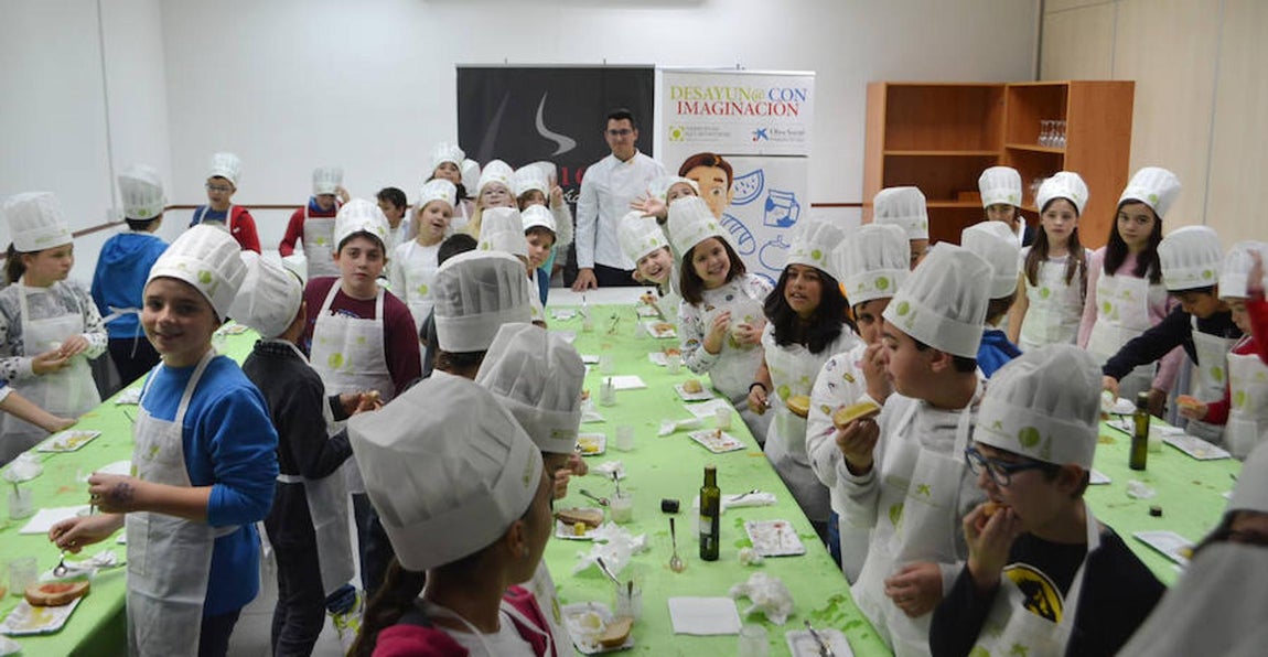 Más de 300 escolares de Castilla-La Mancha «Desayunan con Imaginación» en la Escuela de Hostelería de Toledo