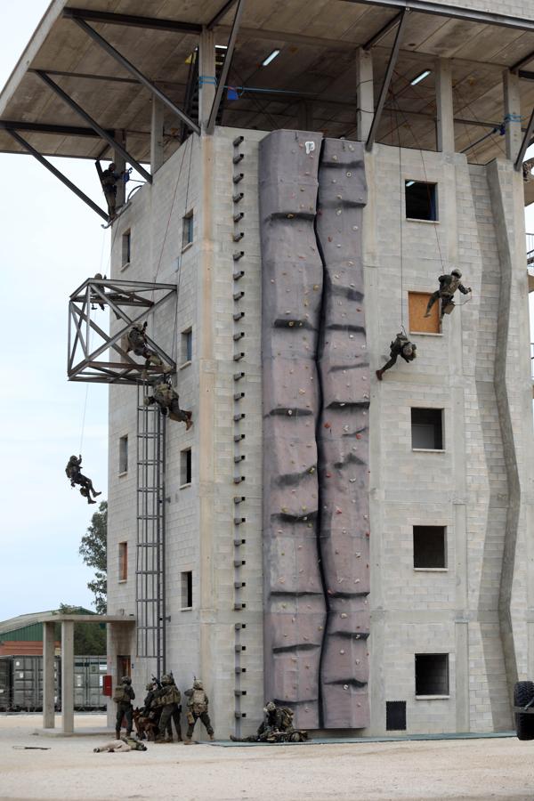 Maniobras antiterroristas con los nuevos helicópteros «Caimán». 