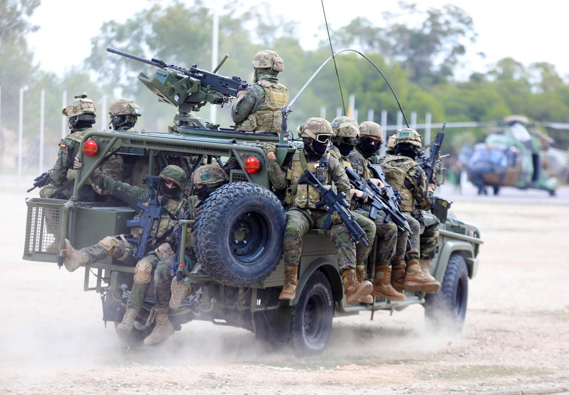Maniobras antiterroristas con los nuevos helicópteros «Caimán». 