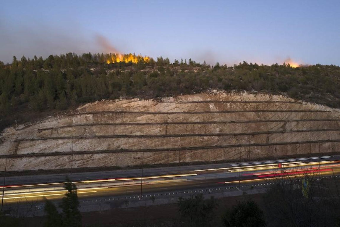 Las espectaculares imágenes de los incendios que asolan Israel. 