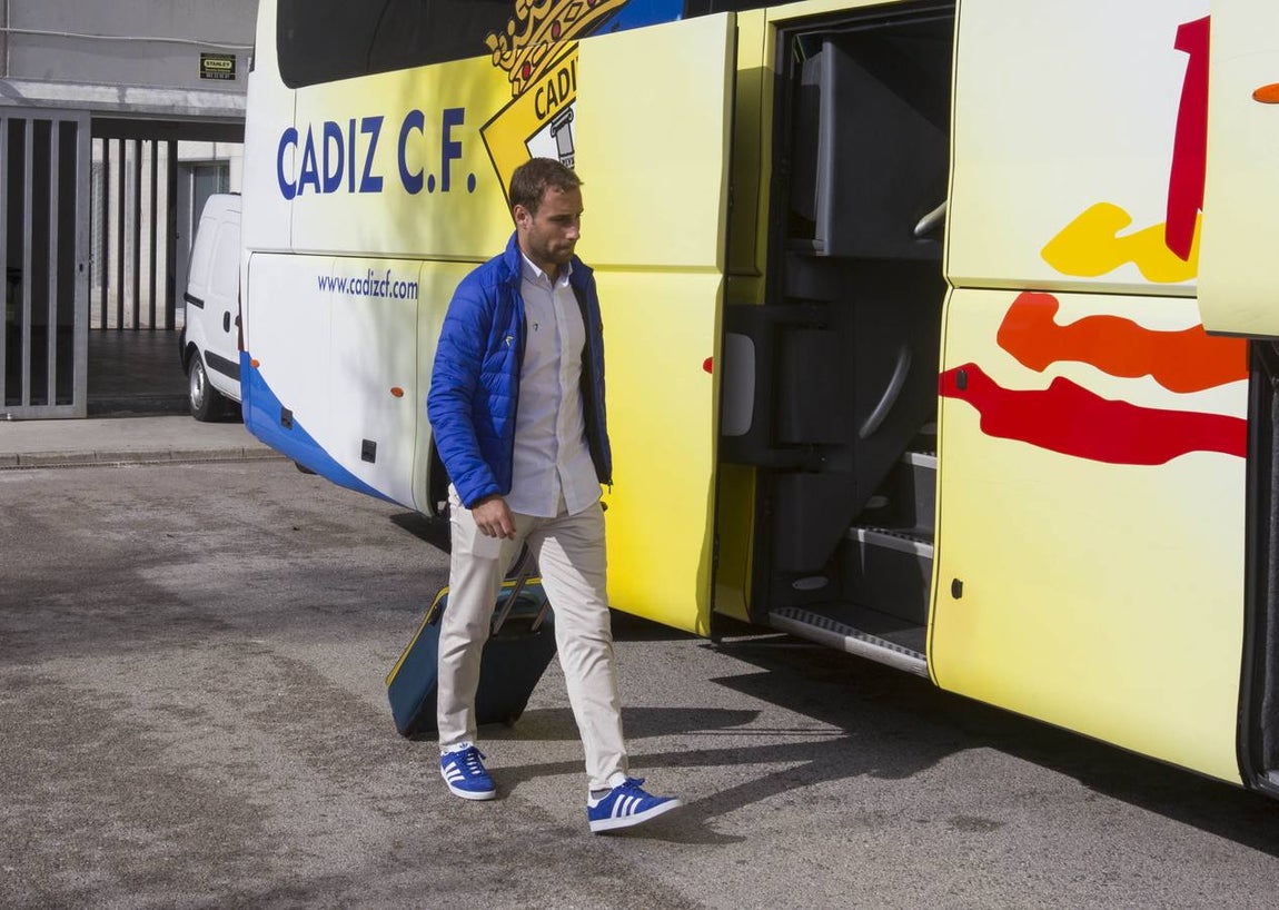 Salida del Cádiz rumbo a Tarragona