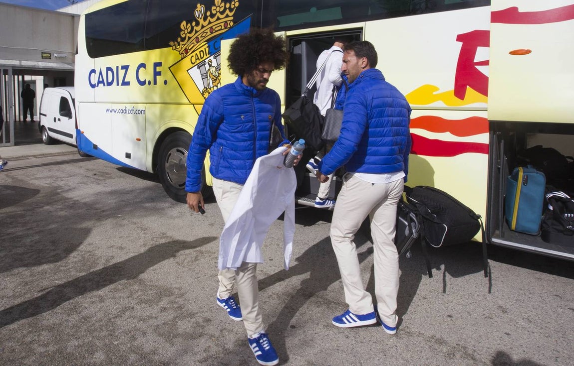 Salida del Cádiz rumbo a Tarragona