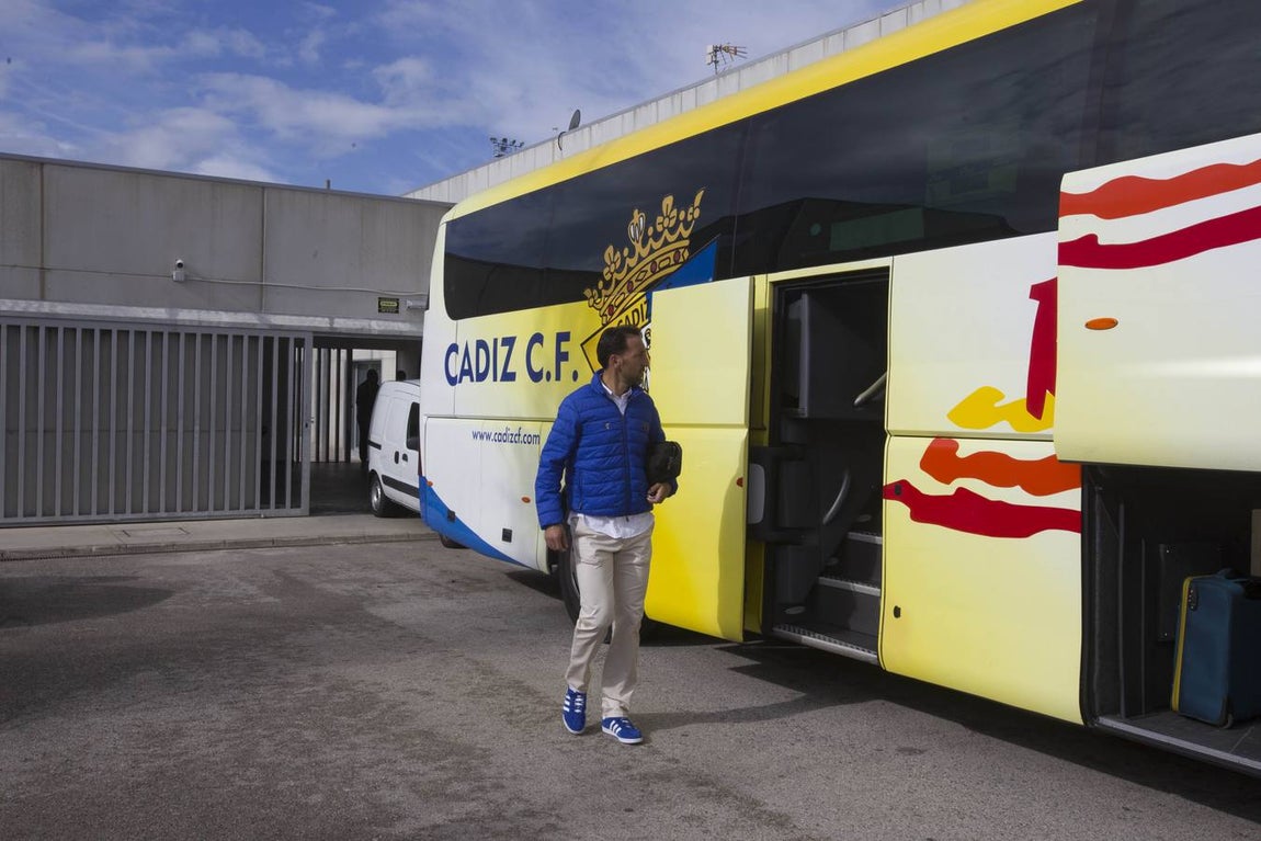 Salida del Cádiz rumbo a Tarragona