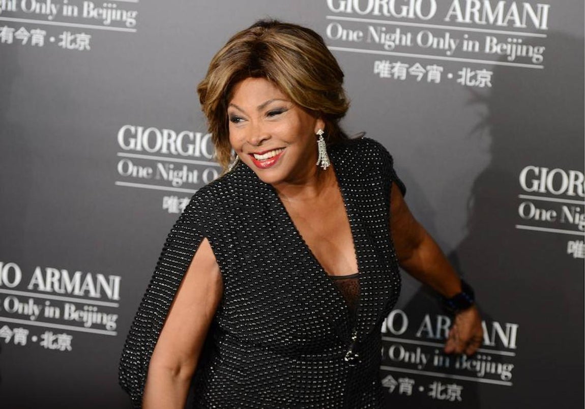 Tina Turner. La cantante estadounidense vivió una de las historias más recordadas de violencia de género. Después de 16 años de matrimonio con Ike Turner, durante los cuales sufrió maltrato físico, psicológico y abuso sexual, la cantante decidió dar carpetazo y cerrar la parte más oscura de su vida.