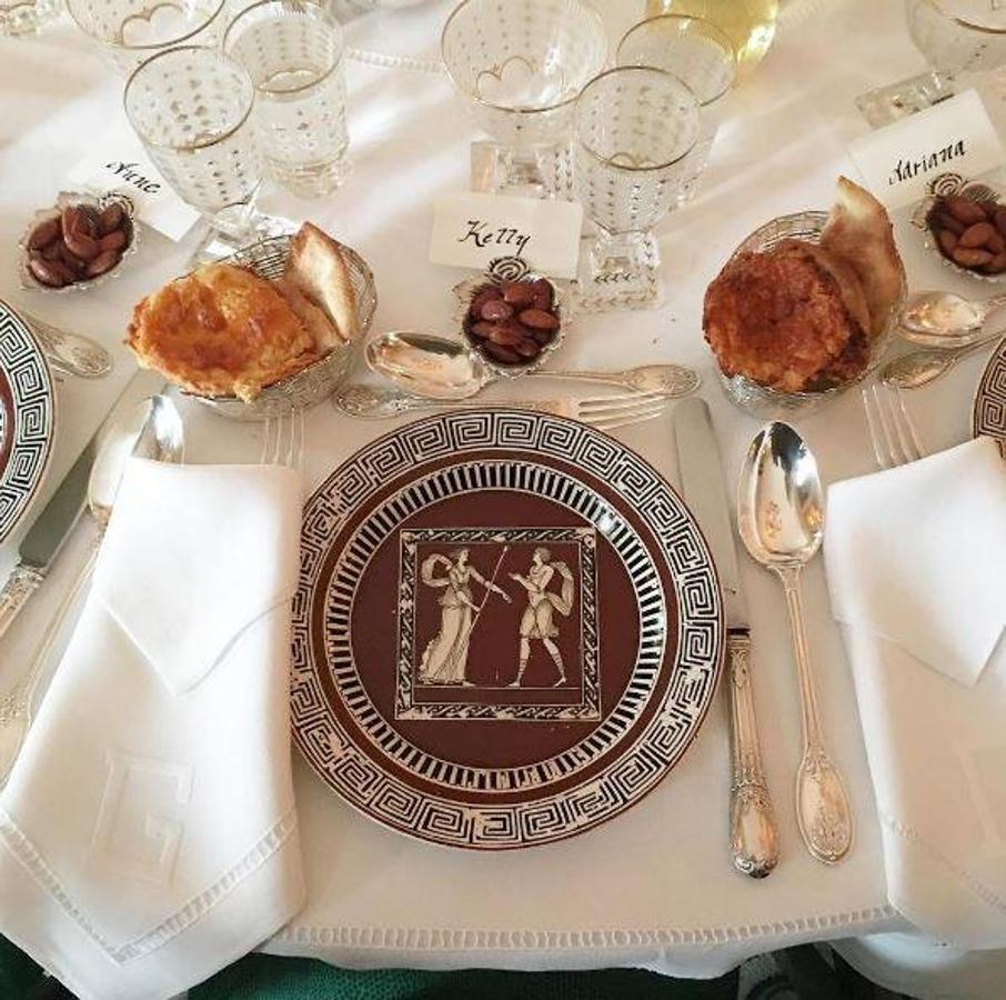 Kelly Rutherford. La actriz luce la vajilla especial que ha colocado en la mesa para celebrar este día tan importante