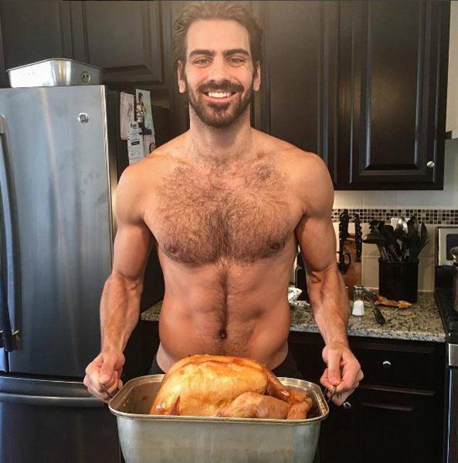 Nyle DiMarco. El modelo ha aprovechado la ocasión para demostrar lo mucho que pesa el pavo mientras marca musculitos