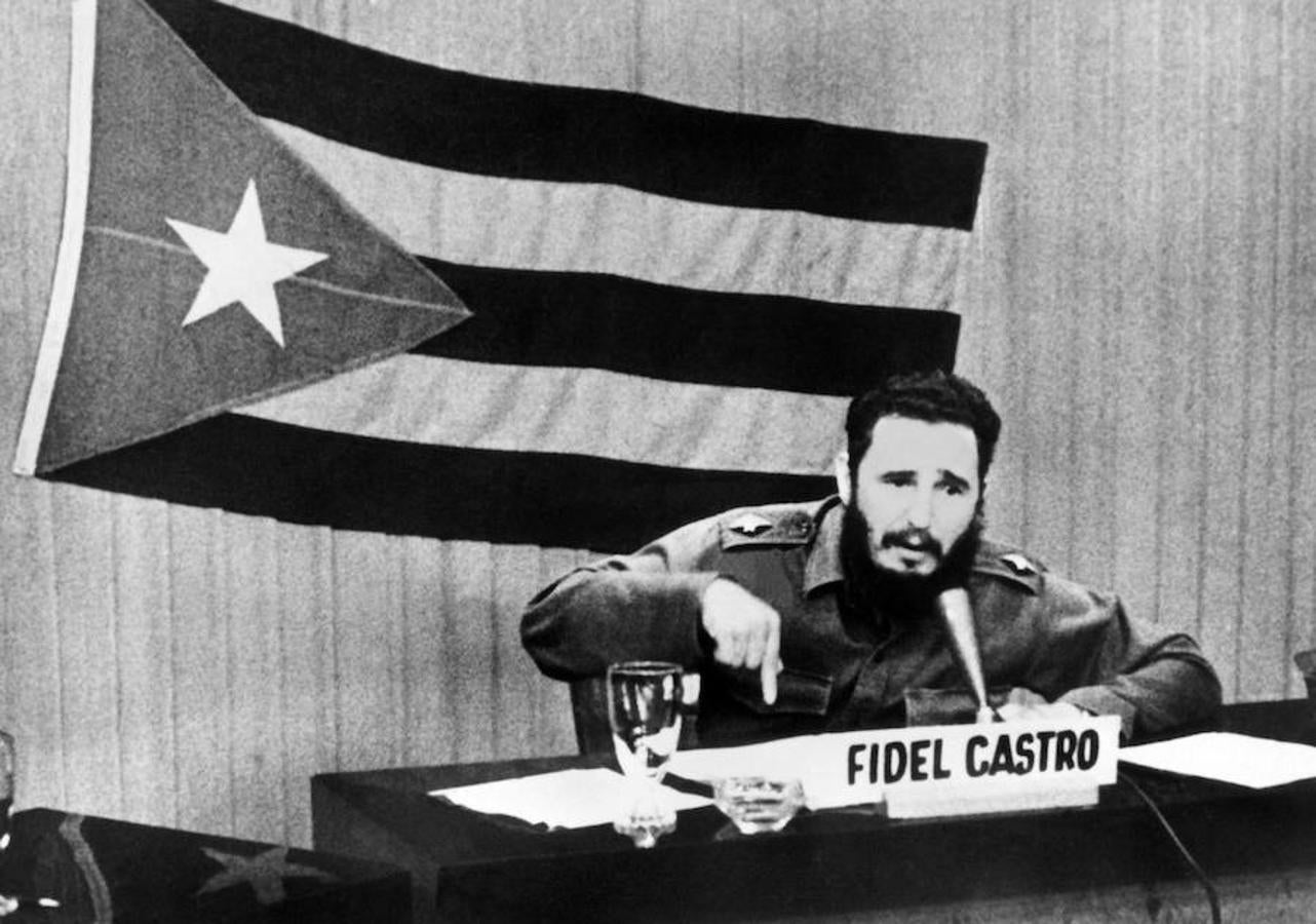 Castro dirigiéndose a su pueblo, en 1962, a causa de la «Crisis de los Misiles». 