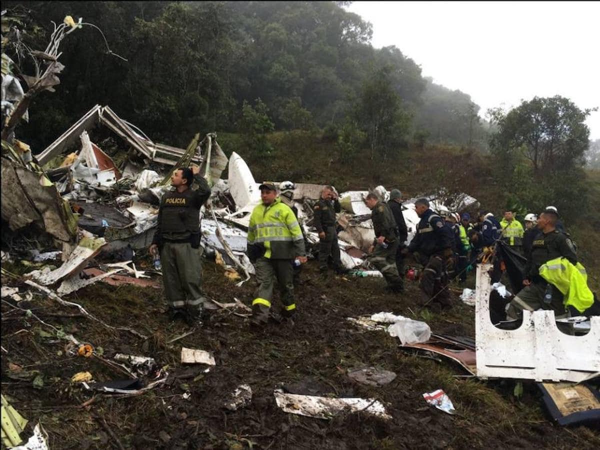 Al menos 71 personas han muerto en el accidente del avión que trasladaba al equipo de fútbol, que se ha estrellado en la noche del lunes en la zona de Cerro Gordo de la Unión, en el departamento de Antioquía